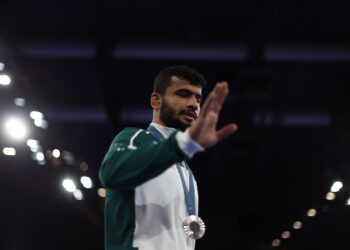 ببینید | وضعیت تلخ علیرضا مهمدی بعد از شکست در فینال