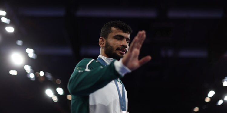 ببینید | وضعیت تلخ علیرضا مهمدی بعد از شکست در فینال