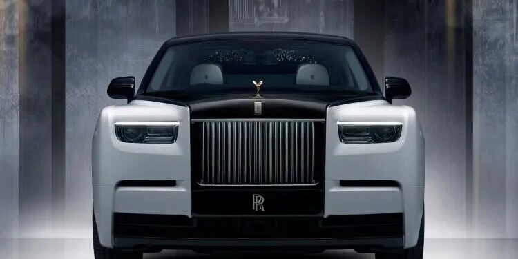 مدل ۱۰۰ سالگی رولزرویس فانتوم رونمایی شد /عکس