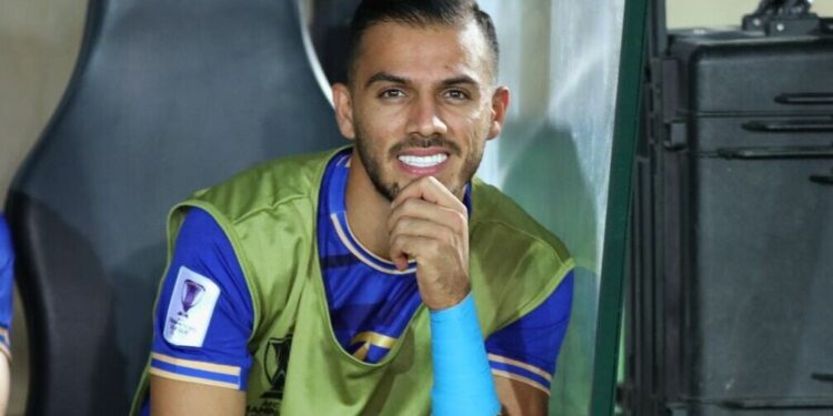 مدافع جام جهانی دیده استقلال چسبیده به نیمکت!