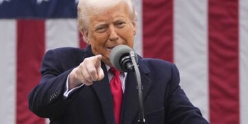 ببینید | پاسخ متفاوت ترامپ به احوال‌پرسی یک خبرنگار: سر بعضی‌ها داد می‌زدم چون در مورد مسأله‌ای احمق‌بازی درآوردند