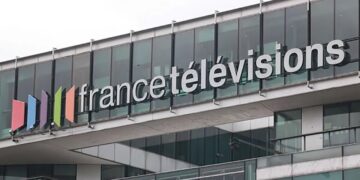 ببینید | تخلیه دفتر مرکزی تلویزیون فرانسه پس از تهدید بمب‌گذاری