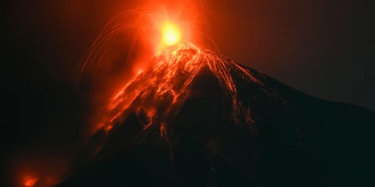 خبرآنلاین – تصاویر | عکس‌هایی استثنایی از لحظه فوران آتشفشان در گواتمالا