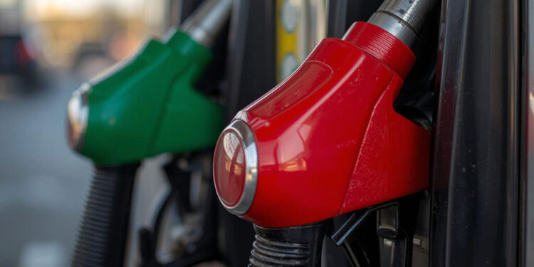 مصوبه مهم بنزینی دولت ابلاغ شد/ سهمیه سوخت به کارت بانکی منتقل می‌شود؟