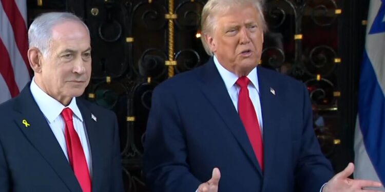 ترامپ: امیدوارم ایران به سمت بازسازی هسته‌ای نرود