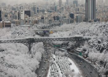 بارش برف در تمام مناطق تهران/ درخواست شهرداری از تهرانی‌ها