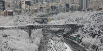 بارش برف در تمام مناطق تهران/ درخواست شهرداری از تهرانی‌ها