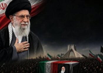 ببینید | واکنش احساسی مردم به پخش صدای رهبر شهید انقلاب در مصلی امام خمینی (ره)