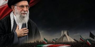 ببینید | واکنش احساسی مردم به پخش صدای رهبر شهید انقلاب در مصلی امام خمینی (ره)