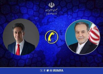 گفتگوی عراقچی با میلیبند/ لندن: بخشی از جنگ با ایران نیستیم؛ تهران با هشدار به بریتانیا خواستار تجدیدنظر انگلیس شد